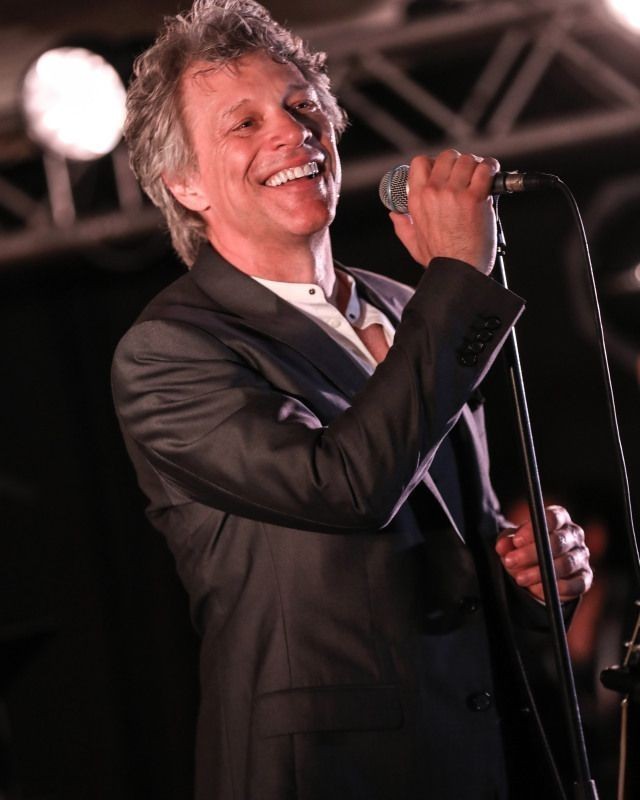 Jon Bonjovi in LOOKY. . 