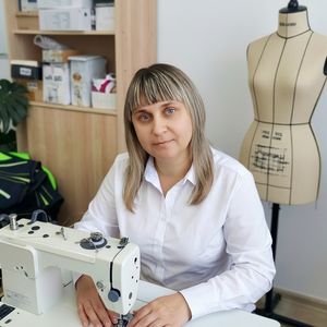 Ярлена шьет