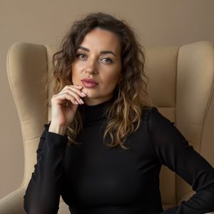 Анна Лукашовa Перманент